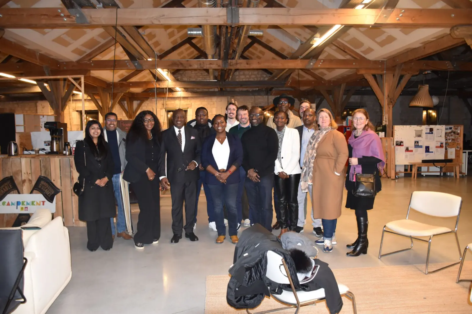 Invités et partenaires réunis lors du lancement officiel de MYSOA